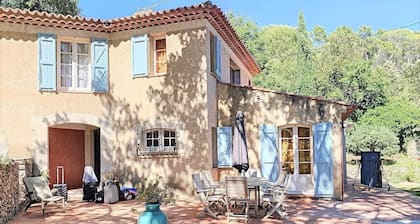 Very beautiful house with character in a quiet pool in lush greenery