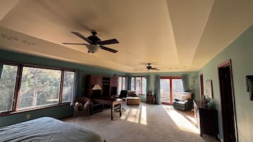 4 bedrooms, desk, iron/ironing board, free WiFi