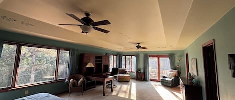 4 habitaciones, escritorio, tabla de planchar con plancha y wifi gratis