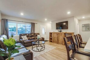 TV, stereo, offices - Oceanside Beach House: Pool, Hot Tub, & BBQ Fun! (Oceanside)