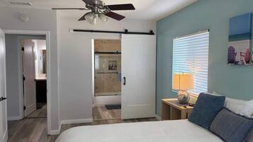 5 bedrooms, desk, iron/ironing board, travel crib