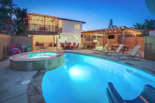 Lohkot rannalta! Äskettäin uusittu koti rauhallisella alueella!