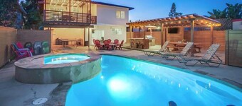 Blocs de la plage! Maison récemment rénovée dans un quartier calme!