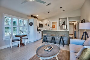 Smart TV, books - SNOWBIRDS!! 1BR Steps f Beach! Scenic Gulf Dr Miramar Beach Destin Gulfview 331! (Miramar Beach)