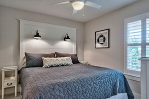 3 habitaciones, tabla de planchar con plancha y cuna de viaje 