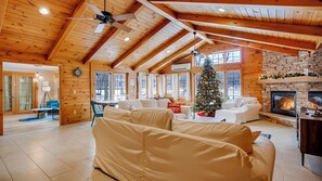 Smart-TV, peis og DVD-spiller