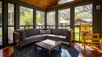 Televisor intel·ligent, llar de foc i reproductor de DVD