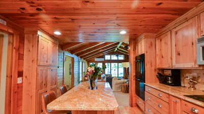 Good Vibe Getaway: Luxury Family Retreat!