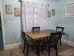 Dining - Mother-in-law Suite Close to Autzen/Hayward! (Eugene)