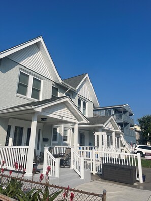 Exterior - Newly renovated 3 bedroom 2 bathroom twin house Block and a half from the beac (Brigantine)
