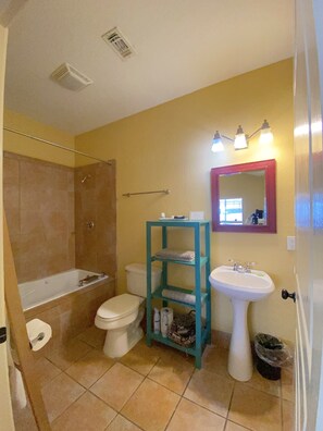 Combined shower/tub, jetted tub, hair dryer, towels