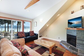 Smart TV, fireplace, books, stereo - Spectacular Waterfront Home. Breathtaking ocean views.  (Fanny Bay)