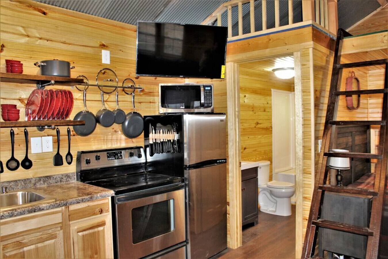 Fridge, microwave, oven, coffee/tea maker