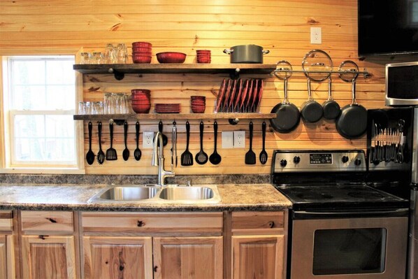 Fridge, microwave, oven, coffee/tea maker