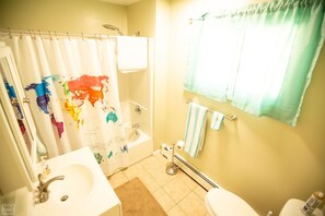 Combined shower/bathtub, hair dryer, towels, soap