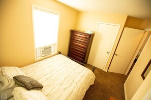 5 bedrooms, iron/ironing board, free WiFi, bed sheets