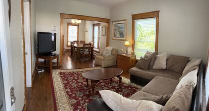 1st Class Rentals - Munson Manor III - 5 Bedroom 2 Bathroom House