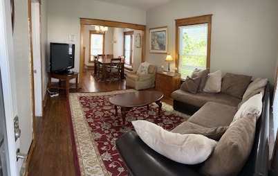 1st Class Rentals - Munson Manor III - 5 Bedroom 2 Bathroom House