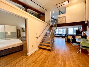 2 soverom, strykejern/-brett, internettilgang og sengetøy