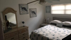 2 chambres, fer et planche à repasser, lit de bébé portatif