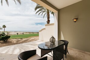 Outdoor dining - Beautiful ground floor condo at Paraíso del Mar (La Paz)