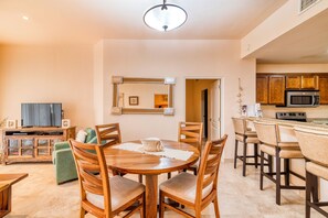 Dining - Beautiful ground floor condo at Paraíso del Mar (La Paz)