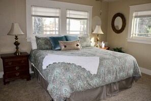 4 bedrooms, desk, iron/ironing board, WiFi