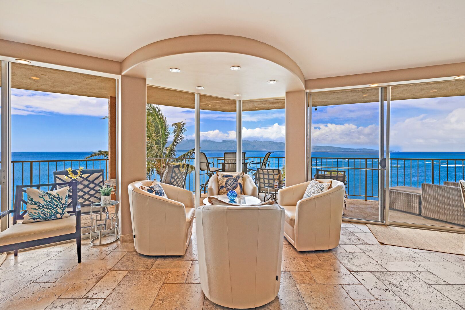 Hawaii Life Presents Updated 2BR/2BA 6th Floor Unbeatable Oceanfront Location