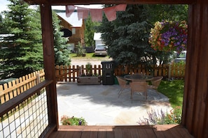 Outdoor dining - Beautiful home in the heart of town. (Crested Butte)