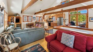 Living area - Beautiful home in the heart of town. (Crested Butte)