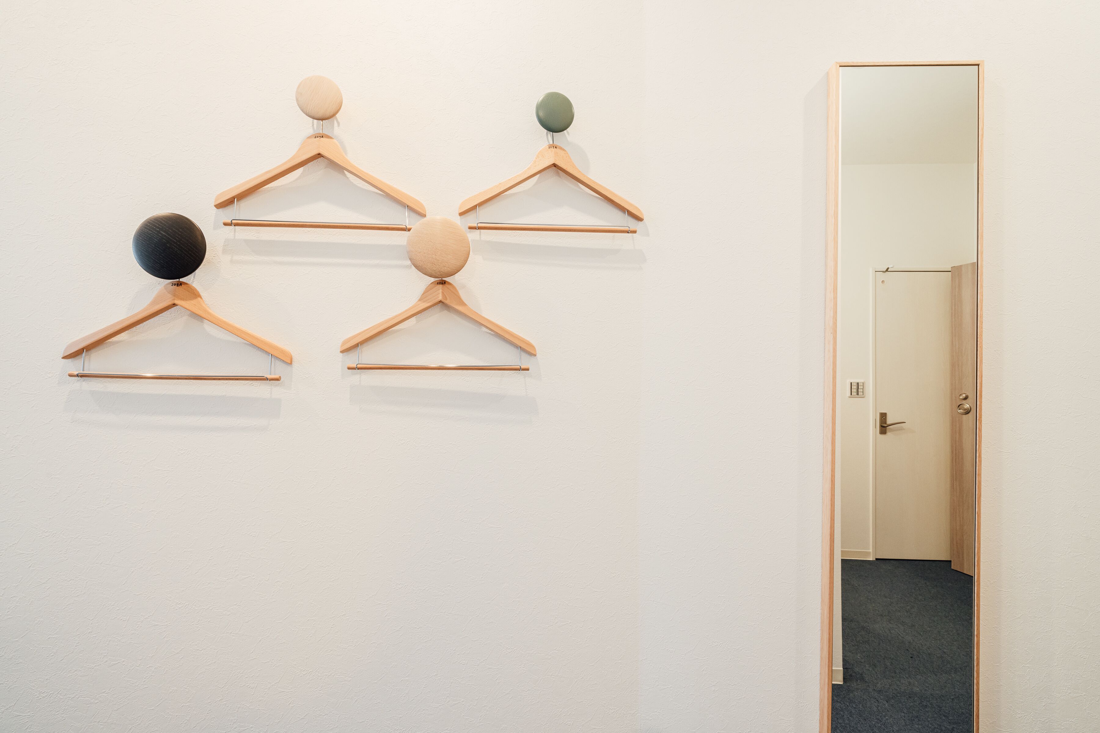 32-inch flat-screen tv with digital channels, tv