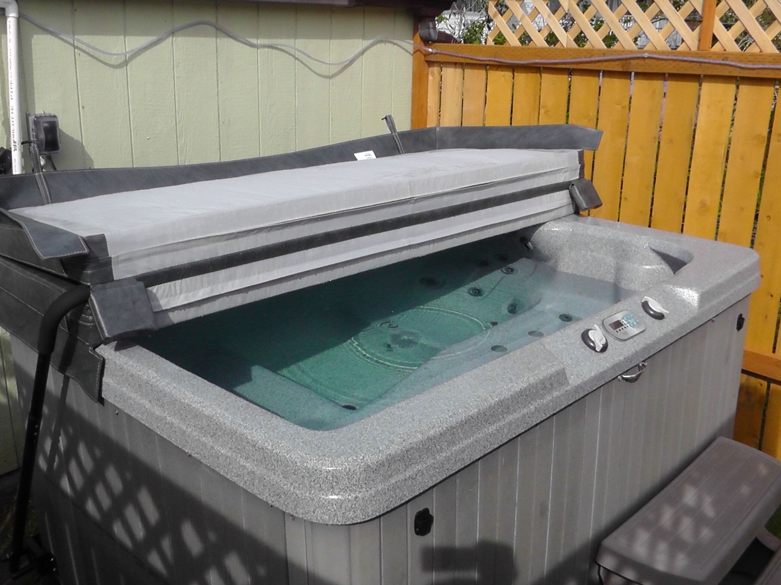  Fire Pit, Fenced yard, Hot Tub!  2 bedrooms, your private get away to the beach