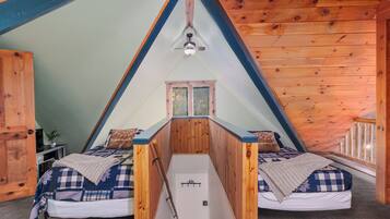 5 bedrooms, desk, iron/ironing board, travel cot
