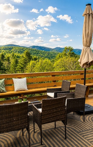 Gore Mountain Views | Luxury Lodge for 12 | Pets