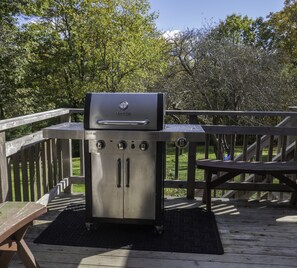 Outdoor dining - Mountain Top Escape to Convene with Friends & Family w/ Hot Tub & Many Decks (Cragsmoor)