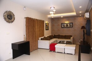 皇家套房, 2 间卧室 | 客厅 | 平板电视