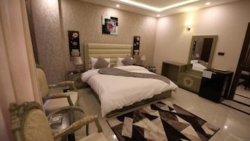 Standard Suite | Desk, iron/ironing board, bed sheets