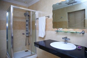 Standard Double Room | Bathroom - Safari Club 3 Bahria Town (Rawalpindi)
