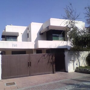 شرفة/رواق