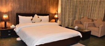 Safari Club 2 Bahria Town