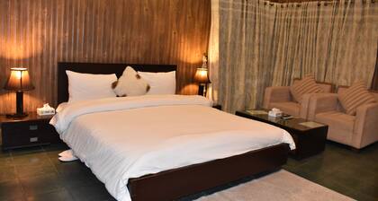 Safari Club 2 Bahria Town