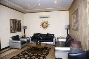 Living area - Safari Club 2 Bahria Town (Rawalpindi)