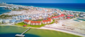 Sneeuwvogels gaan naar het zuiden! Zwembad / vissteiger en privéstrand op het terrein! Geweldig appartement!