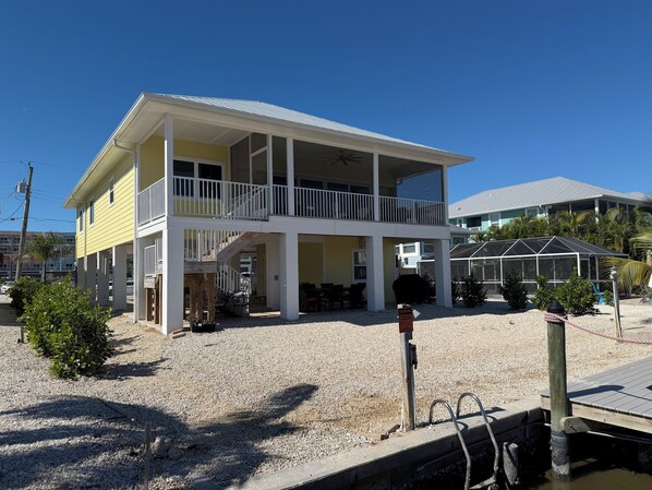 المنشأة من الخارج