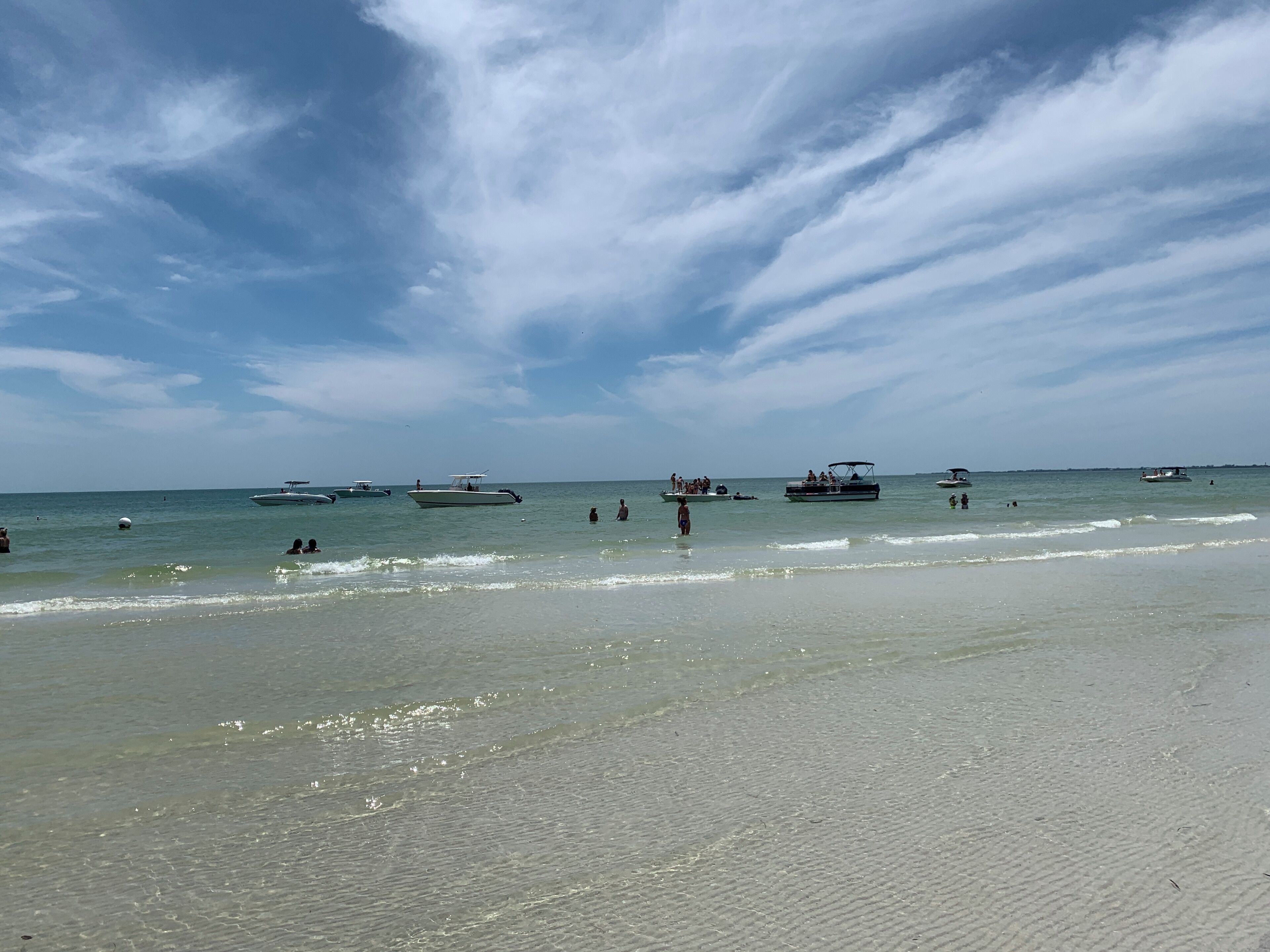 Ligstoelen aan het strand, strandlakens