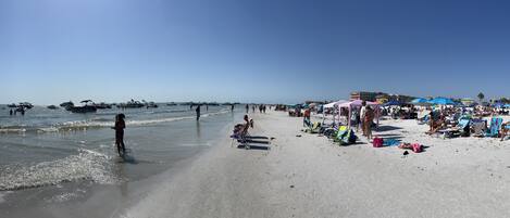 Liegestühle, Strandtücher