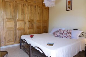 3 bilik tidur, meja, kalis bunyi, Wi-fi percuma 