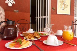 Tägliches inbegriffenes Frühstücksbuffet