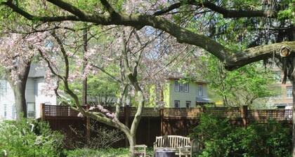 Ihastuttava Downtown Ithaca Koti ja puutarha