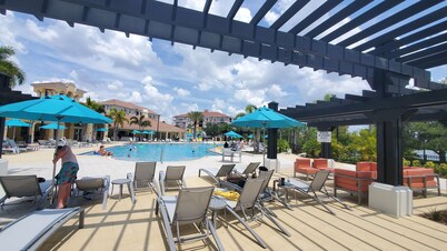 Luxury Lakefront Penthouse 3BR/2Bath Condo - Vista Cay